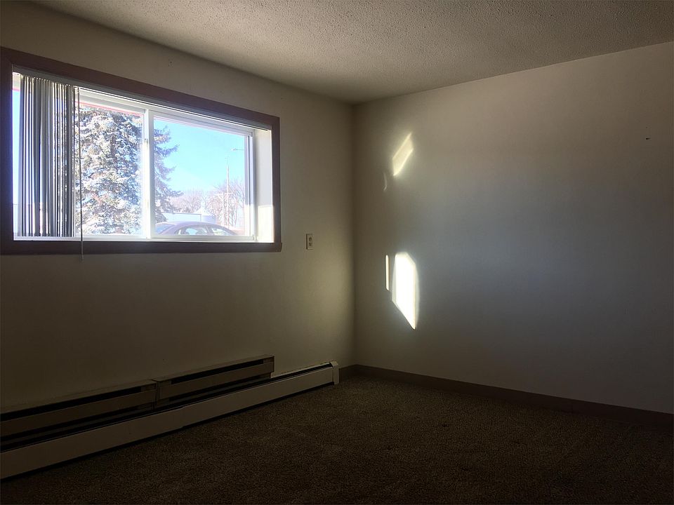 2nd image of 327 Main St E APT 11