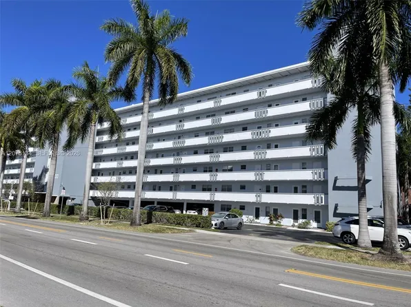 1000 NE 14th Ave APT 211, Hallandale Beach, FL 33009