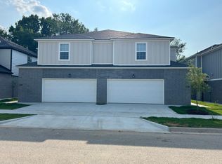 915 S Benchmark Ln #1, Fayetteville, AR 72704