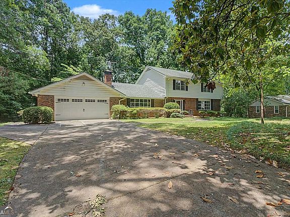 4th image of 483 Summit Ridge Dr