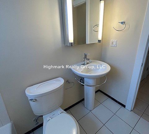 5th image of 317 Wisconsin Ave APT 1C