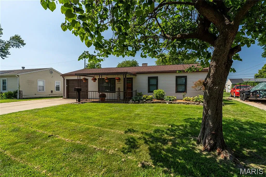 3 bed, 864 sqft, $1,200 — Photo 1