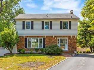 8556 Colonial Ln, Saint Louis, MO 63124