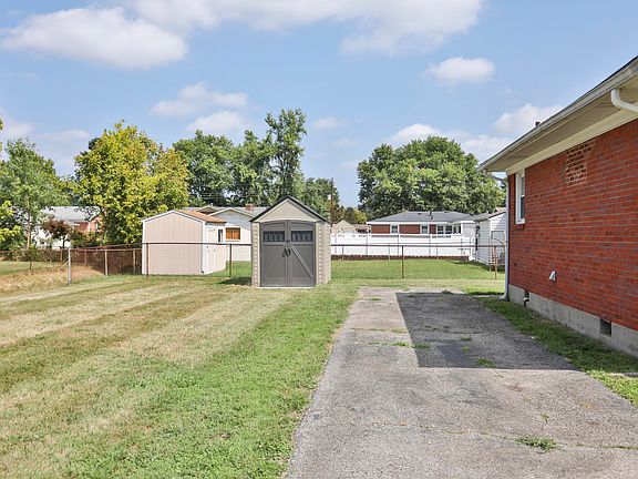 3rd image of 5711 Chestnutwood Way