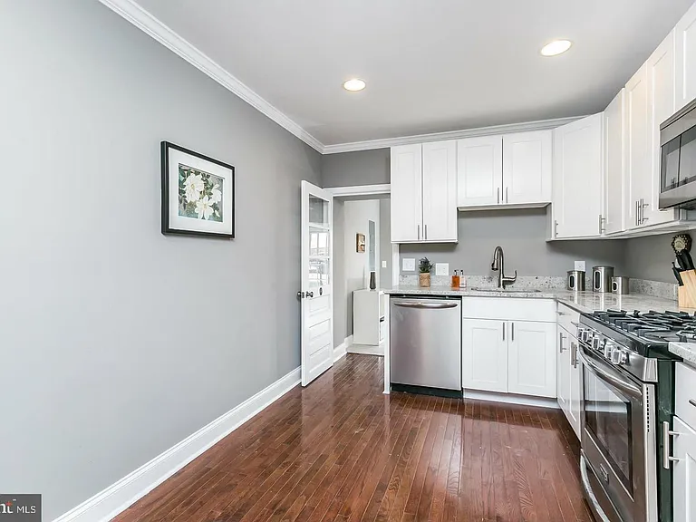 1505 Clarkson St — Photo 6