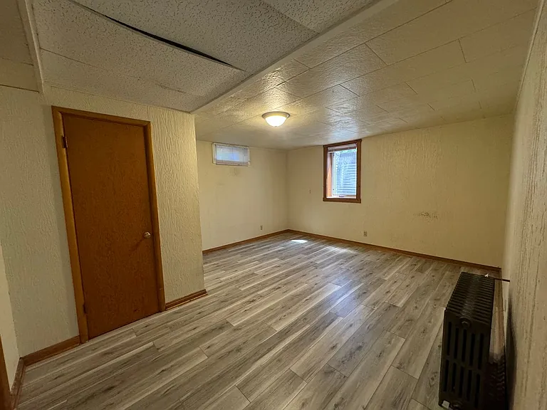 232 Hastings Ave — Photo 7