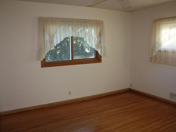 2nd image of 415 Southhill Dr