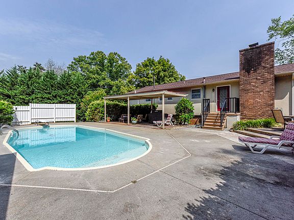 5th image of 319 Barbara Ln