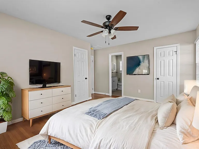 10030 Haddington Dr — Photo 15
