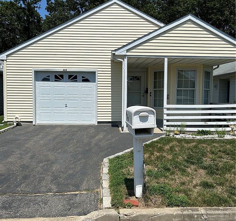 1st image of 418 Village Circle N