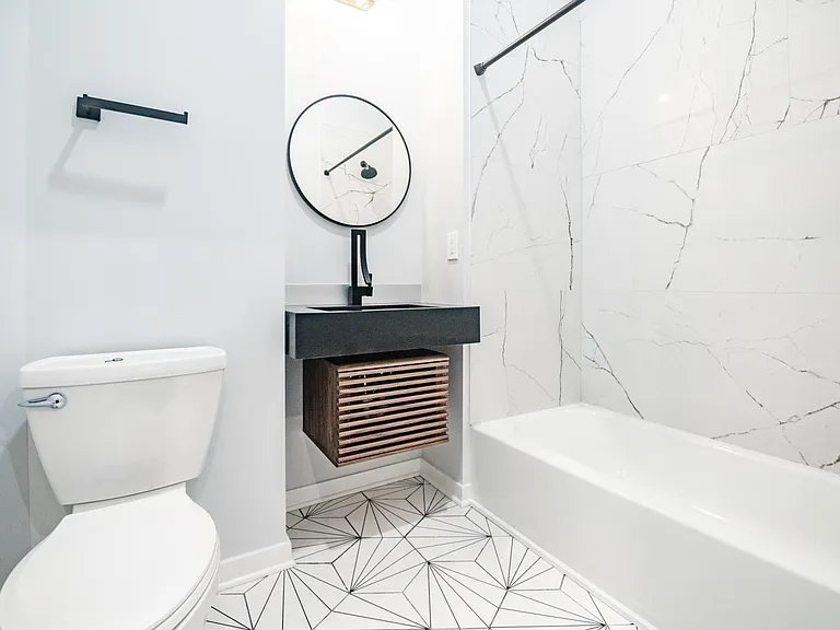 402 W 9th St #3 — Photo 11