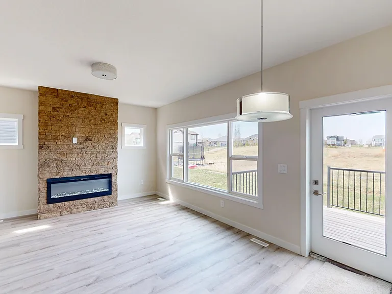 1227 Westmount Dr — Photo 7