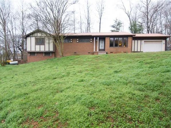 1930 Oak Dr, Asheboro, NC 27205