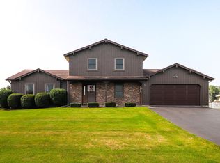 17 Clearwater Cir, Rochester, NY 14612