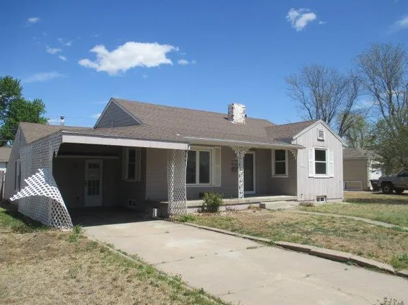 2426 Cheyenne Dr, Great Bend, KS 67530