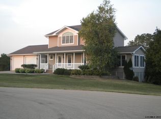 544 Hilltop Ct, Durango, IA 52039