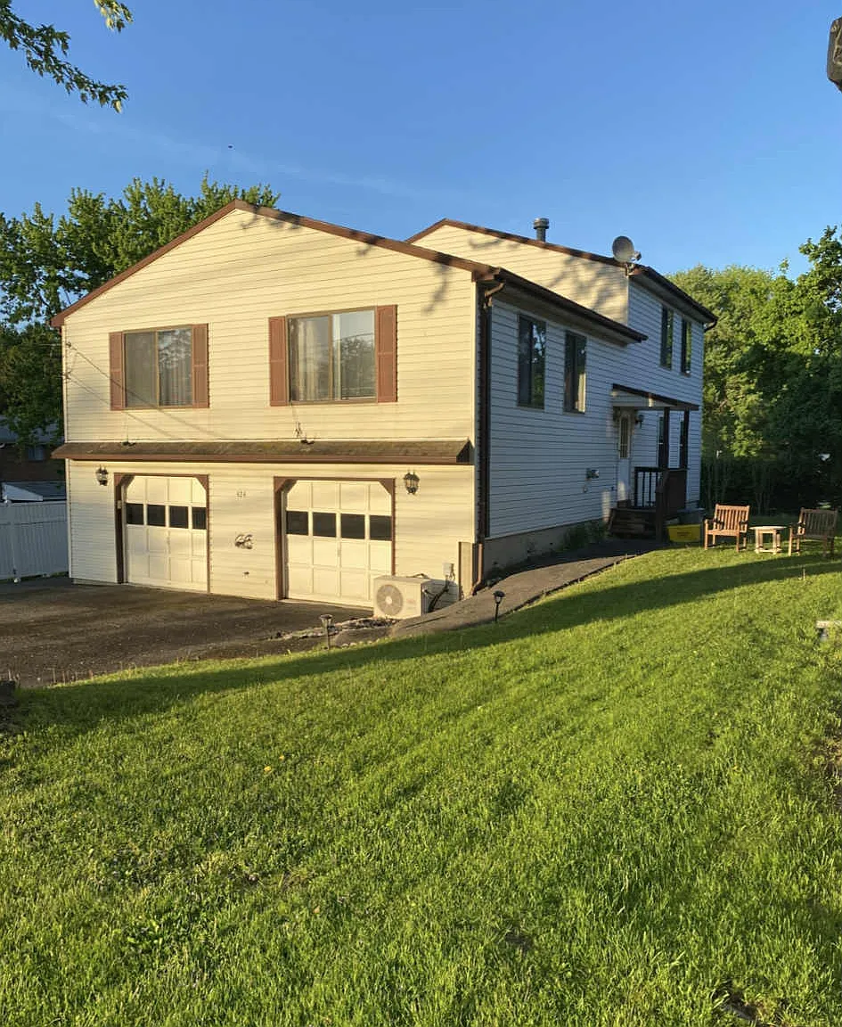 3 bed, 1.5 bath, 1700 sqft, $1,850 — Photo 1