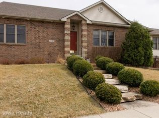 3049 Brook View Dr, Des Moines, IA 50317