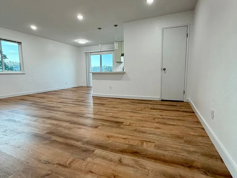 1205 Geraldine Way — Photo 5