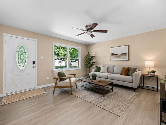 2nd image of 504 Robyn Rd