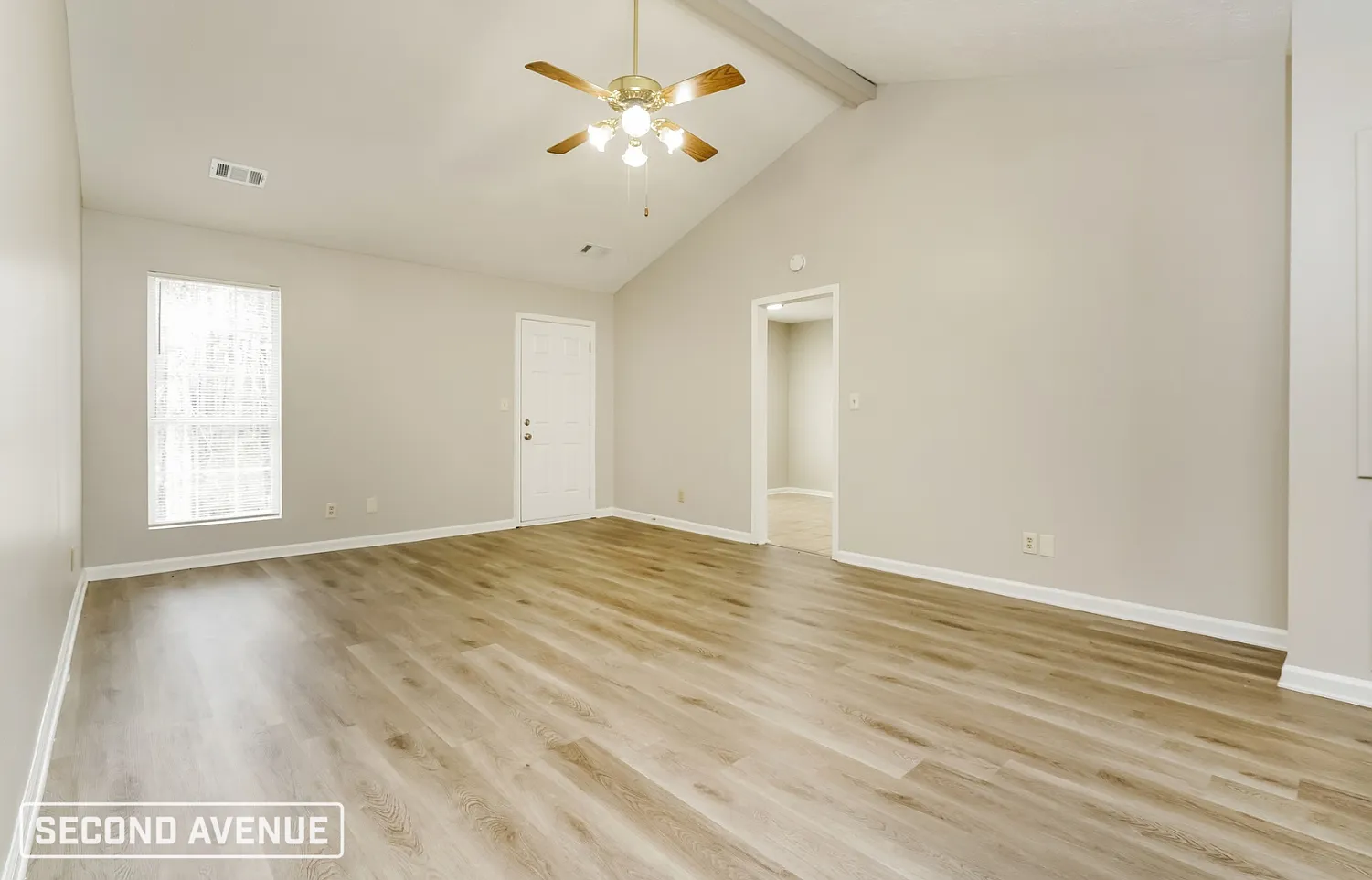 3 bed, 2.0 bath, 1268 sqft, $2,009 — Photo 2