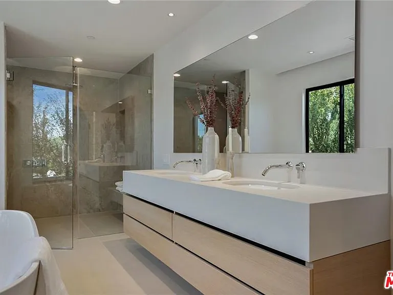 4939 Petit Ave — Photo 30