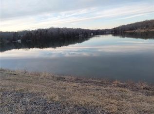 74 E Lakeview Dr, Lacygne, KS 66040