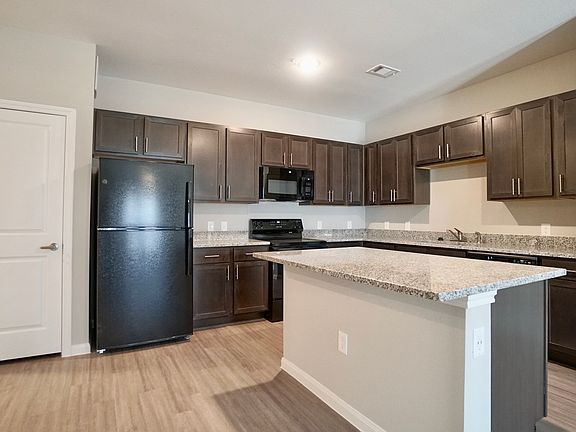 3rd image of 207 Oak Creek Way #1205