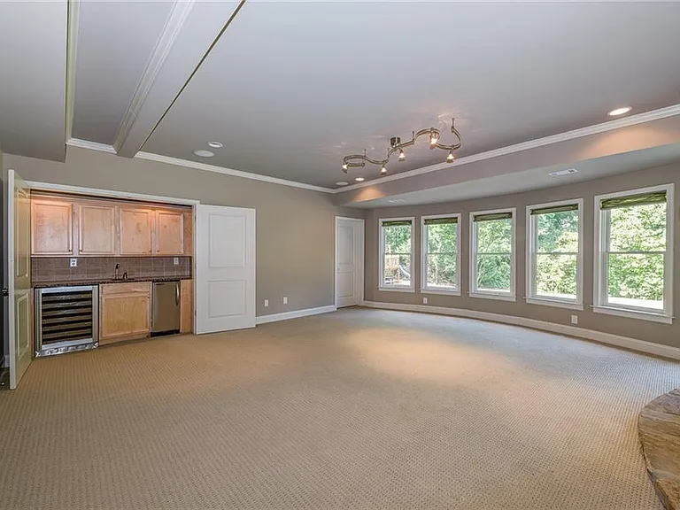 950 Glengate Pl — Photo 32