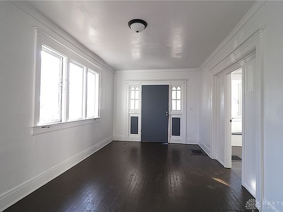 4th image of 915 Superior Ave