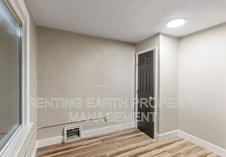 8212 Toddy Ave — Photo 9