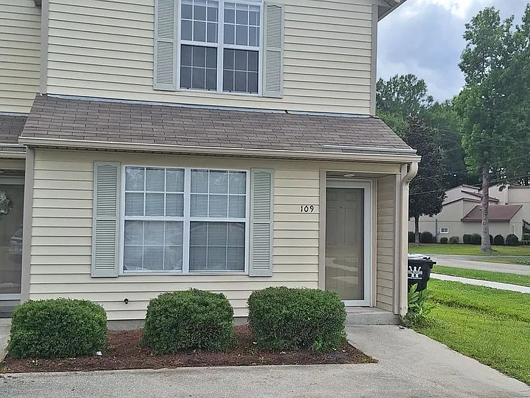 213 N Dudley St — Photo 1