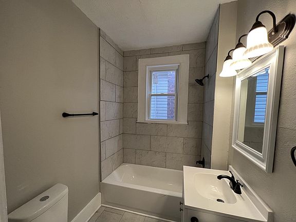 3rd image of 6033 Draycott Dr