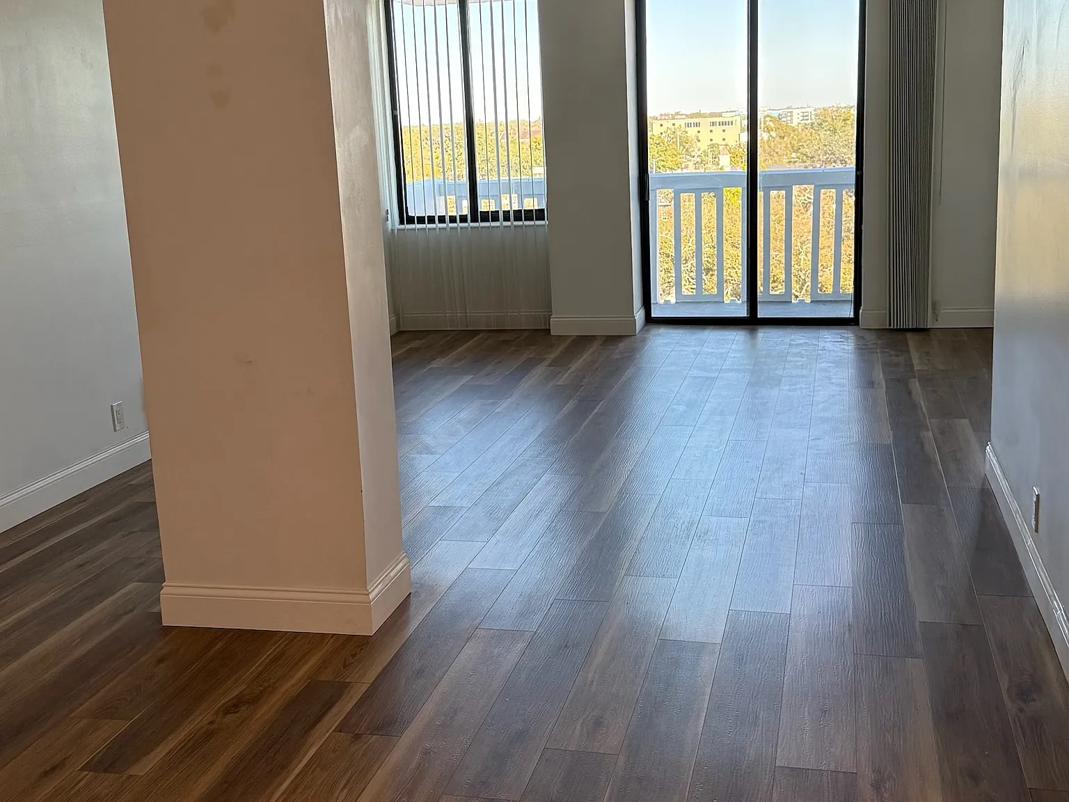 400 E Colonial Dr — Photo 2
