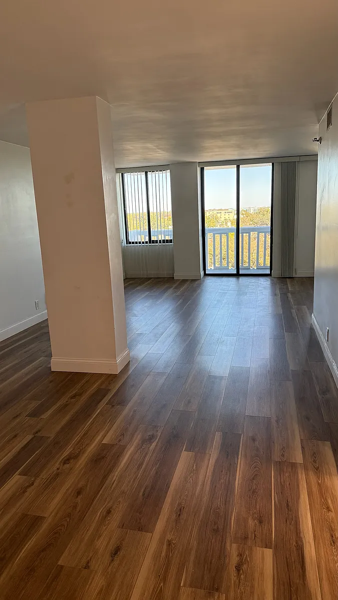 Living Room from front door looking toward balcony - 400 E Colonial Dr #708