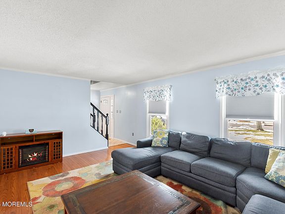 5th image of 46 Hickory Hill Road