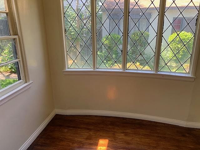 1st image of 2572 Fair Oaks Ave