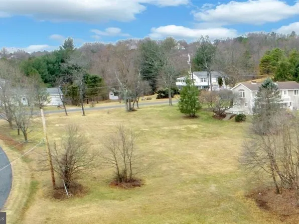 1233 Wynonah Dr, Auburn, PA 17922