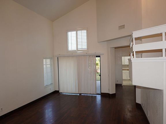 5th image of 10386 Meadow Creek Dr