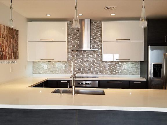 3rd image of 251 Crandon Blvd APT 1033