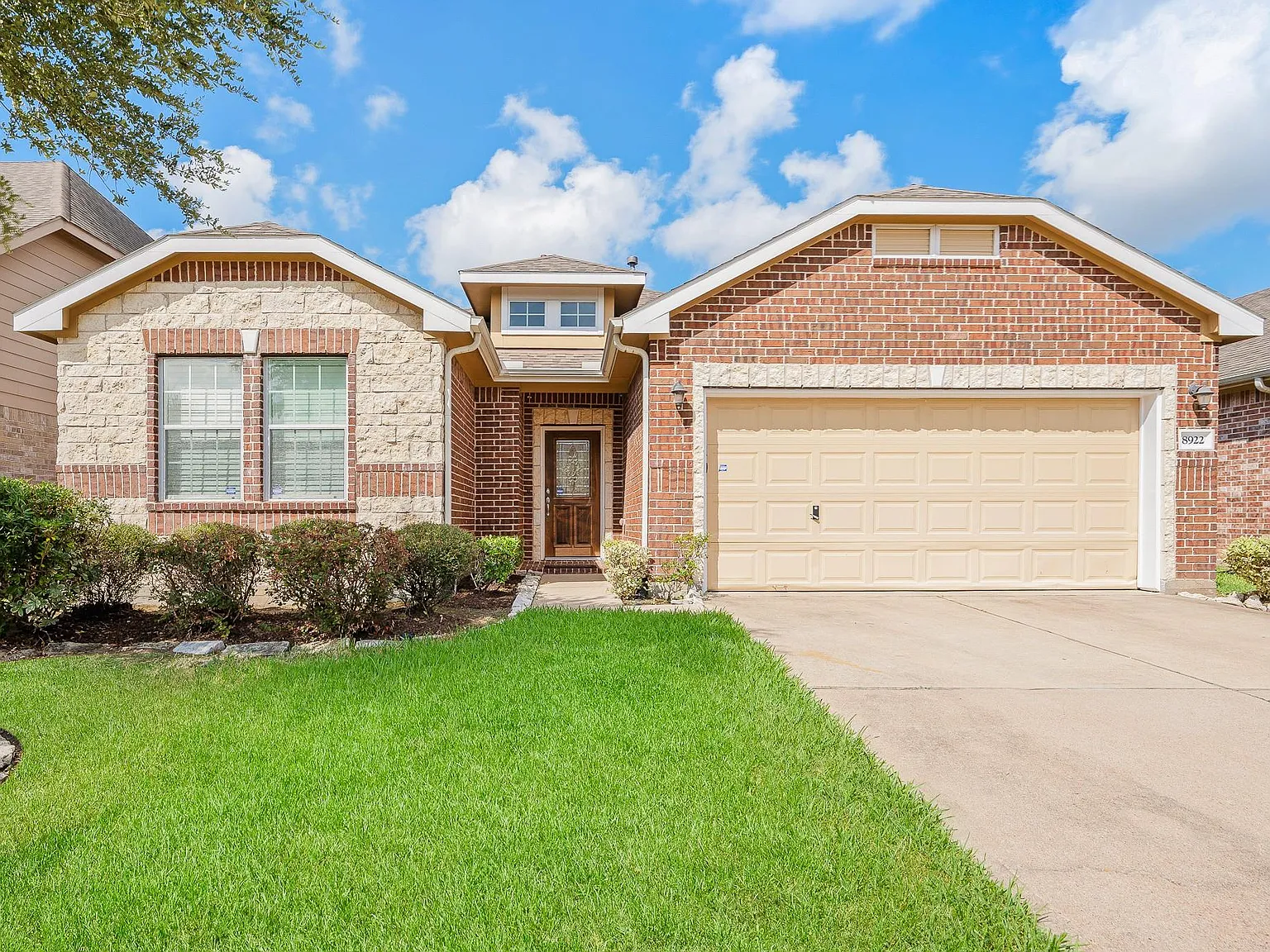3 bed, 2.0 bath, 1588 sqft, $2,100 — Photo 1