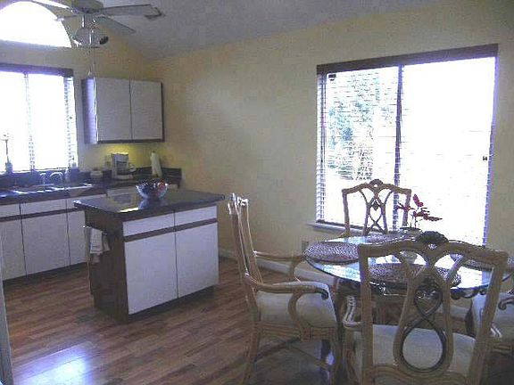 Kitchen Breakfast Area
