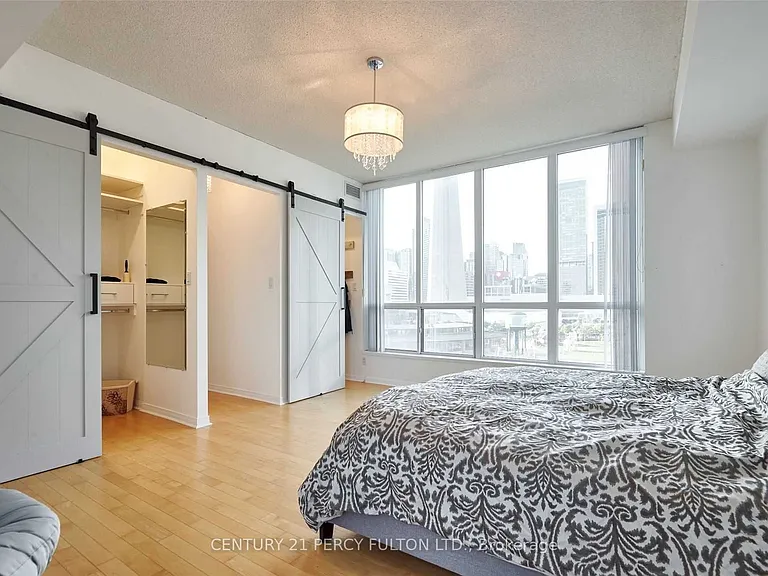 230 Queens Quay W #1016 — Photo 15