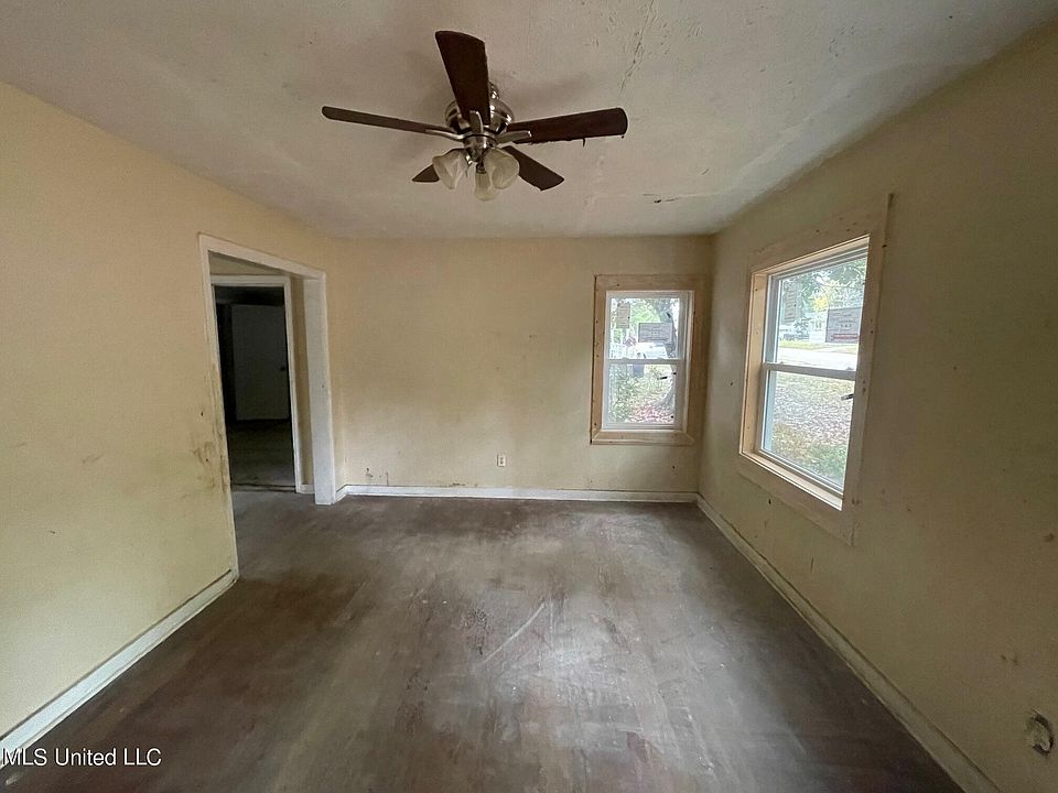 2nd image of 766 Robinhood Rd