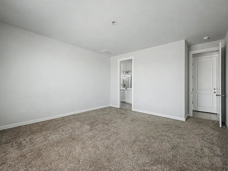 13316 S 190th Ave — Photo 2