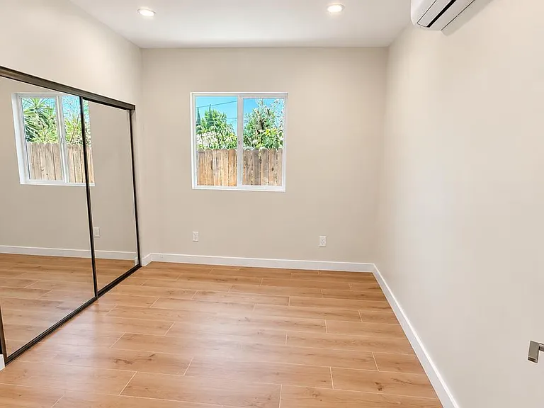 Kagel Canyon St — Photo 4
