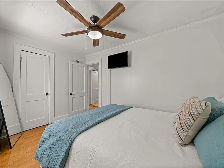 1111 W 41st St #2W — Photo 6