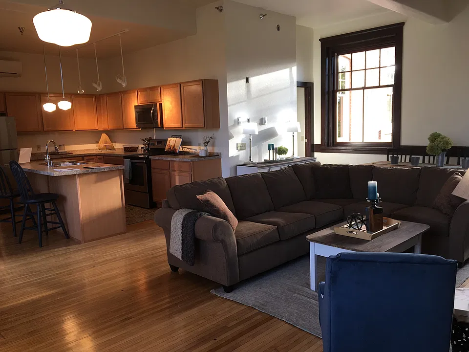 1447 Patterson Loop #105