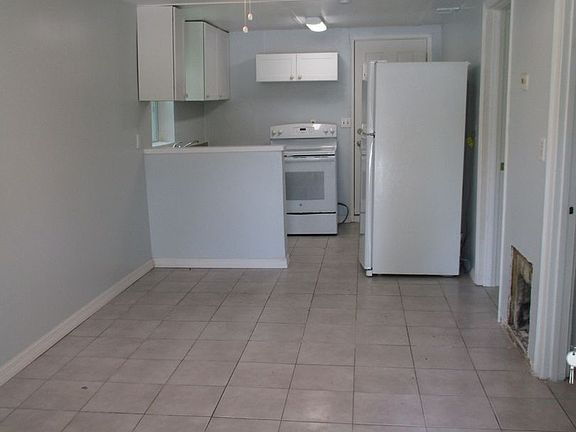 2nd image of 1018 S Clara Ave