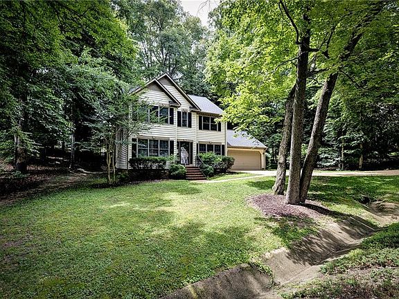 3rd image of 4829 Bristol Cir